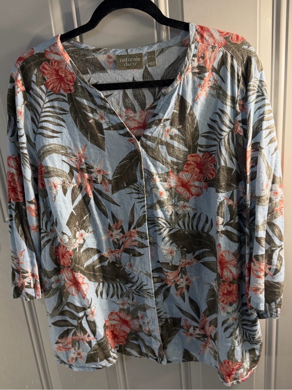 Naturals D&Co. - Blue Floral V-Neck Women’s Top